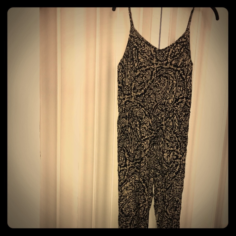 Jumpsuit with elastic tie and POCKETS!